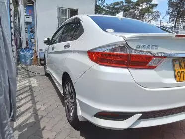 Honda Grace Hybrid