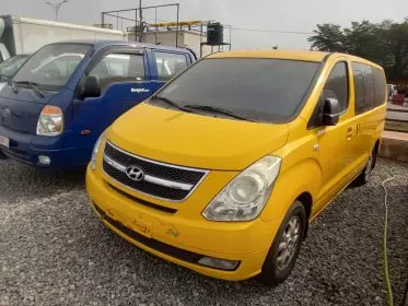 Hyundai H-1 Starex