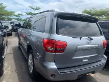 Toyota Sequoia