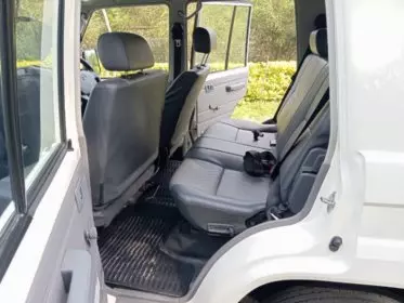 Toyota Land Cruiser 76 hard Top (9 Seater)