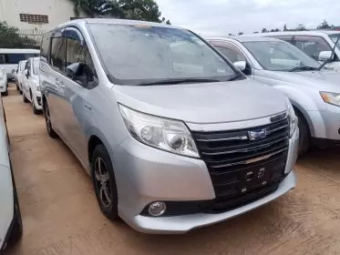 Toyota Noah Hybrid