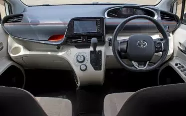 Toyota Sienta Hybrid
