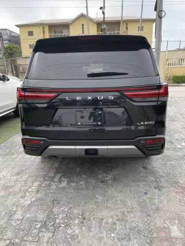 Lexus LX 600