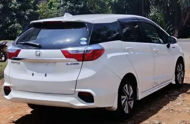 Honda Fit shuttle hybrid