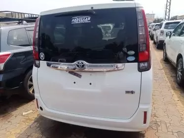 Toyota Noah Hybrid
