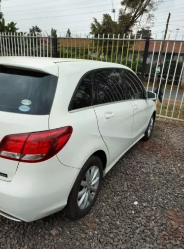Mercedes-Benz B 180