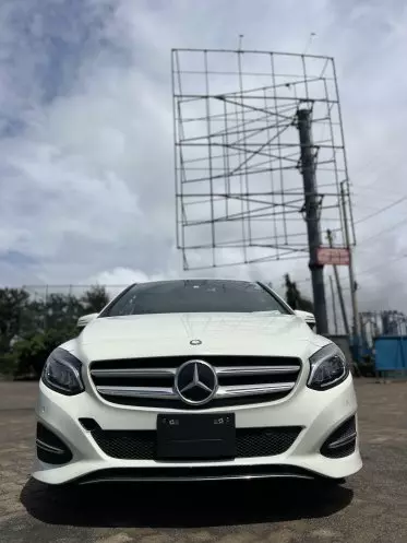Mercedes-Benz B 180