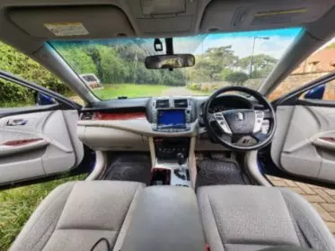 Toyota Crown Royal saloon