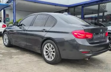 BMW 320i