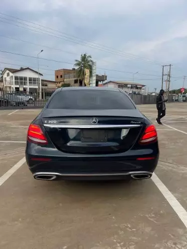 Mercedes-Benz E 300
