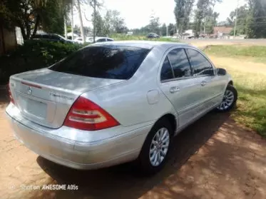 Mercedes-Benz C 230