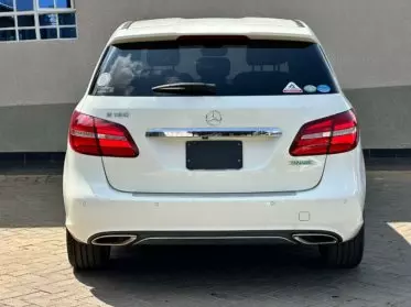 Mercedes-Benz B 180