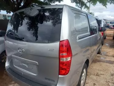 Hyundai H-1 Starex