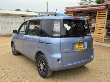 Toyota Sienta
