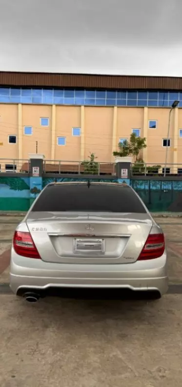 Mercedes-Benz C 320