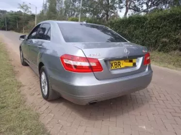 Mercedes-Benz E200