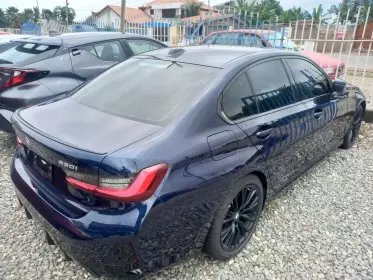 BMW 330i