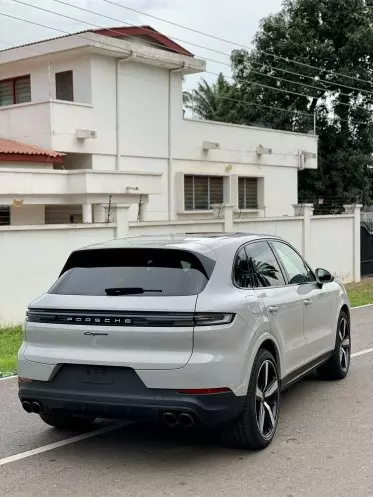 PORSCHE Cayenne