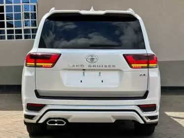 Toyota LAND CRUISER 300 LC300