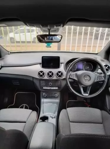 Mercedes-Benz B 180