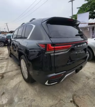 Lexus LX 600