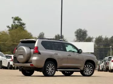 Toyota Land Cruiser Prado VX.L
