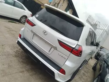 Lexus LX 570