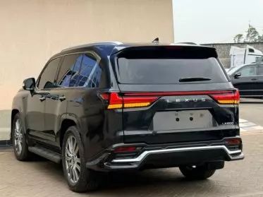 Lexus LX 600