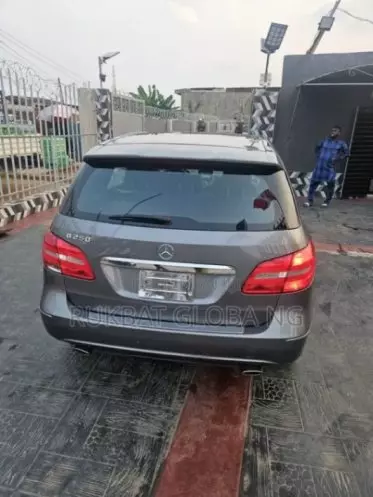 Mercedes-Benz B 250