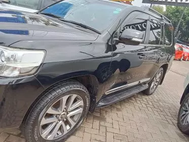 Toyota Land Cruiser V8