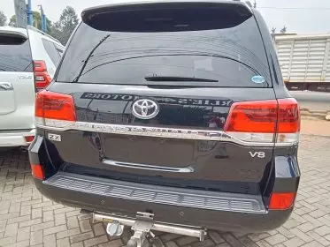 Toyota Land Cruiser V8