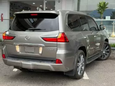 Lexus LX 570