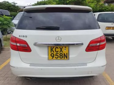 Mercedes-Benz B 180