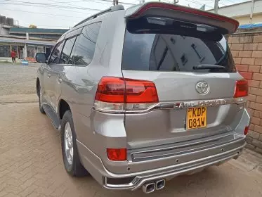 Toyota Landcruiser  V8