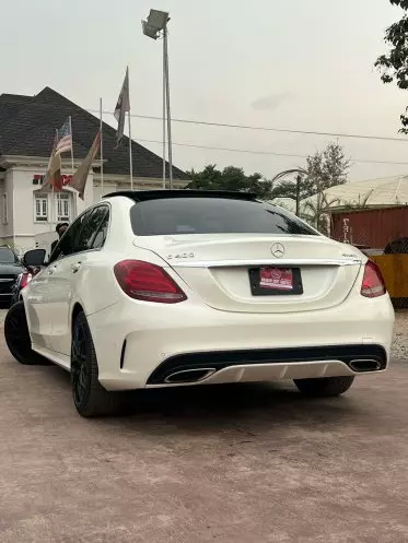 Mercedes-Benz C400