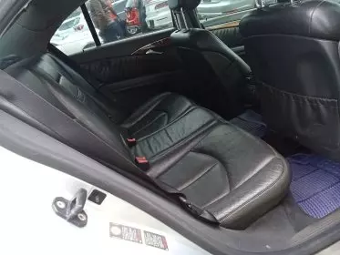 Mercedes-Benz E200