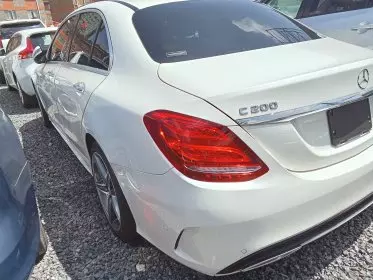 Mercedes-Benz C200