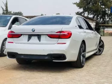 BMW 740