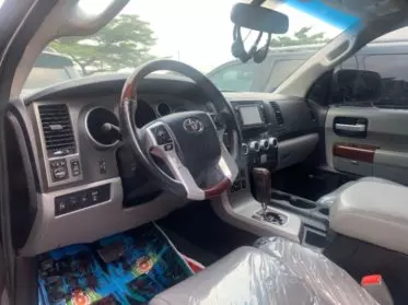 Toyota Sequoia