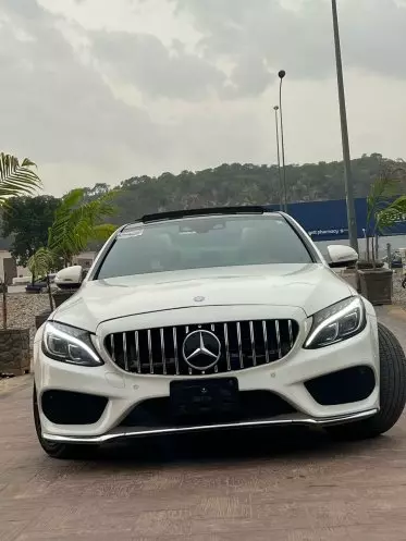 Mercedes-Benz C400