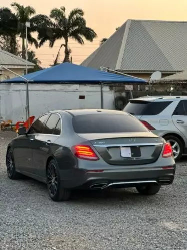 Mercedes-Benz E 300