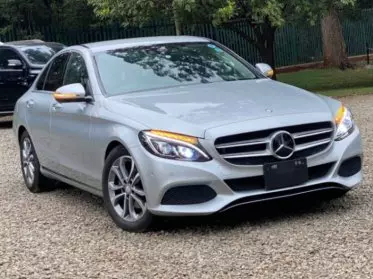 Mercedes-Benz C200