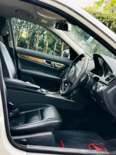 Mercedes-Benz C200