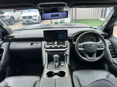Toyota Landcruiser 300
