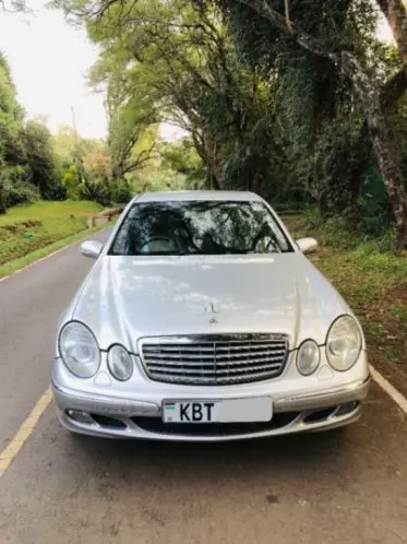 Mercedes-Benz E200