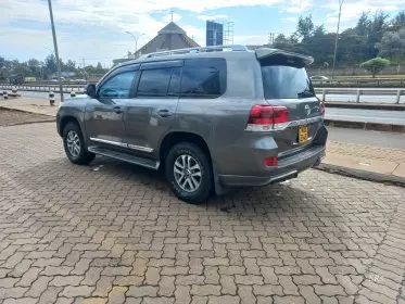 Toyota Land Cruiser V8