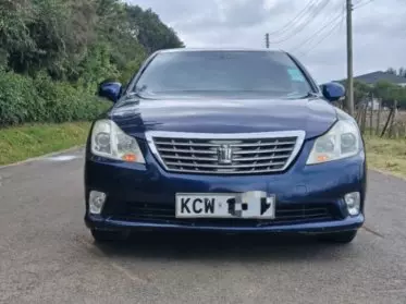 Toyota Crown Royal saloon 