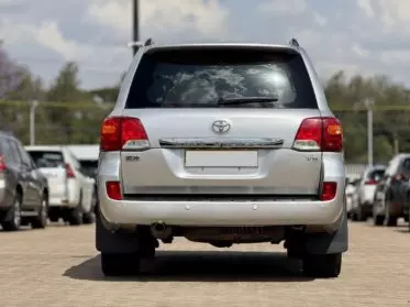 Toyota Land Cruiser V8