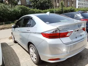 Honda Grace Hybrid