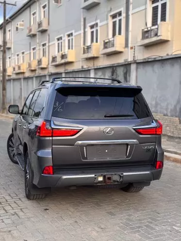 Lexus LX 570